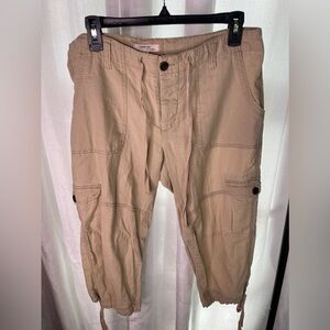 I love H81 Cropped Capri Cargo Pants